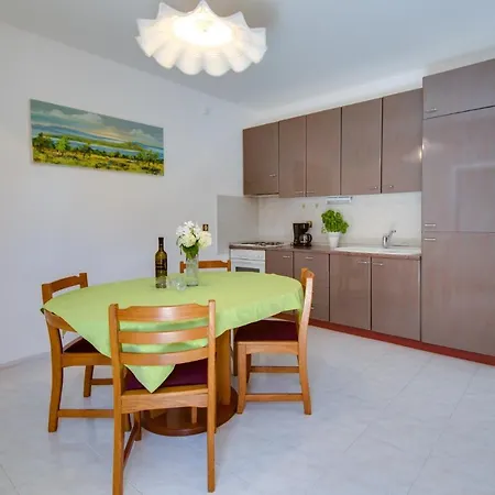 Bellavista Apartment *